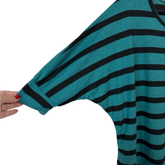 * NWT STRIPED DOLMAN 3/4 SLEEVE SWEATER PLUS SIZE: 3X - Picture 3 of 6